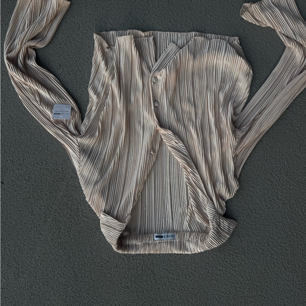 Fashion Nova Pleated Button-Front Top in Light Beige